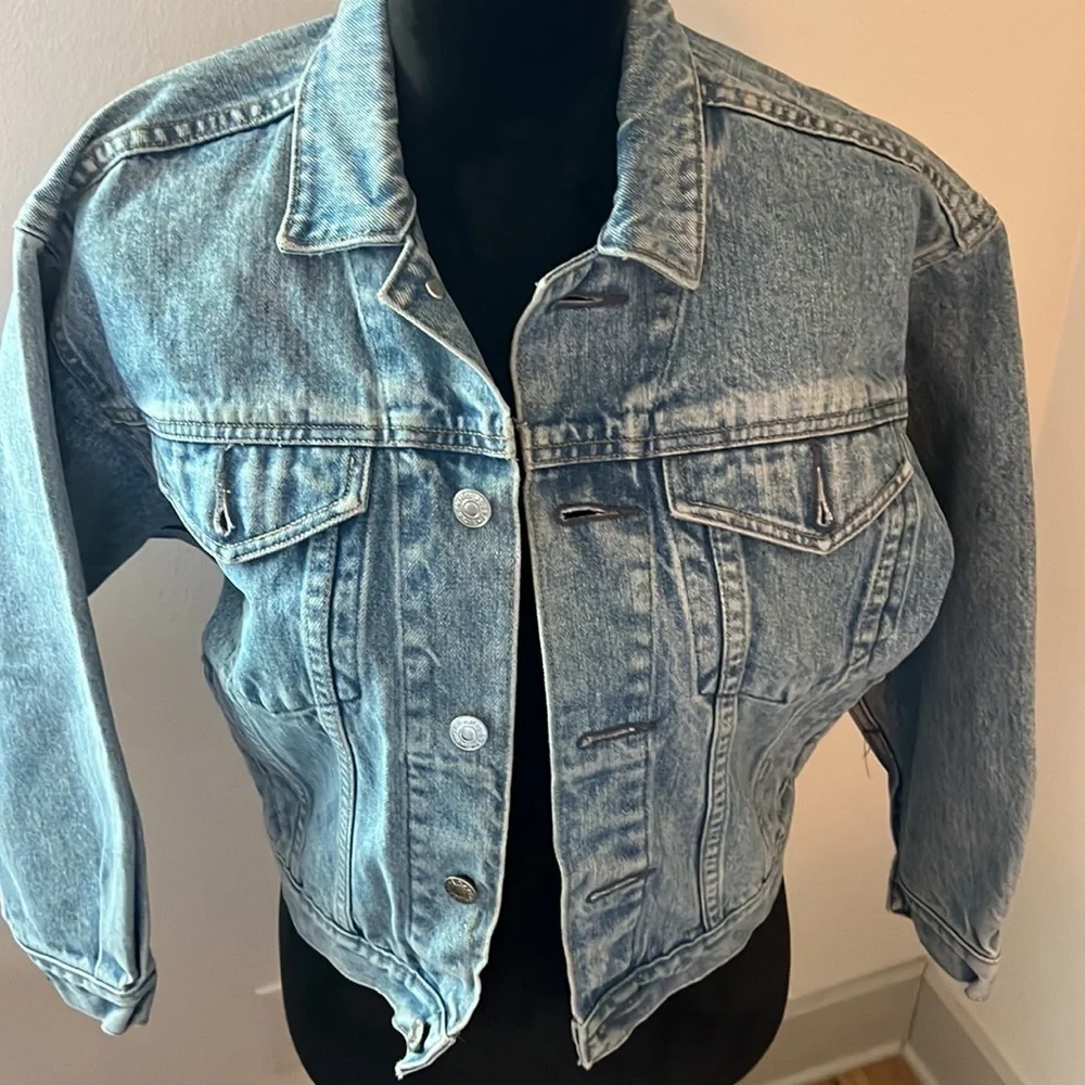 GAP Denim light wash jean‎ jacket buttoned down long sleeves Sz L